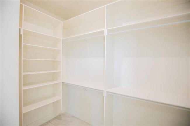 Building Photo - 300 White Oak St