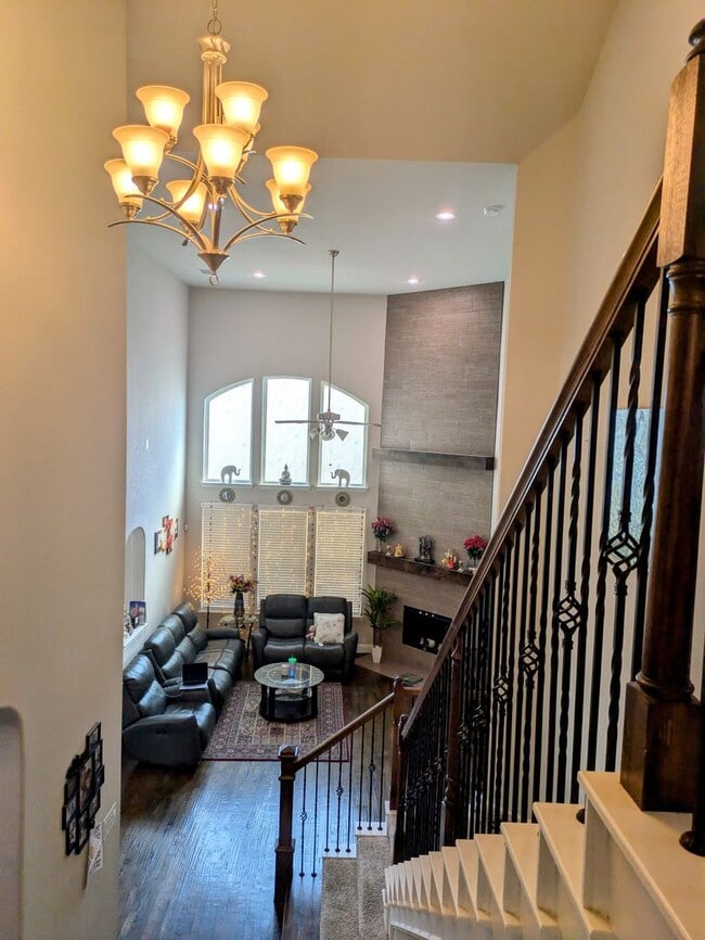 Building Photo - 2472 Twin Oaks Dr