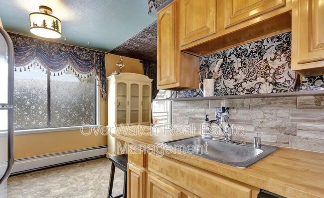 Building Photo - 3061 Lois Dr