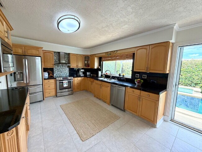 Building Photo - Gorgeous Pool Home in Satellite Beach!!