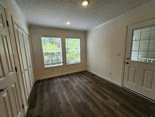 Building Photo - 164 Eland Dr