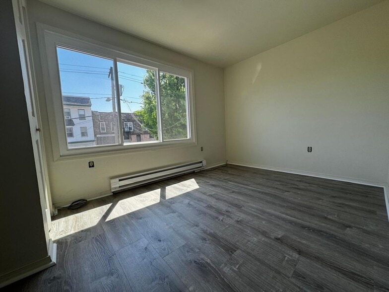 Building Photo - 115b 16th Ave