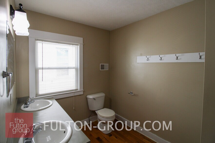 Building Photo - 140 Diamond Ave SE