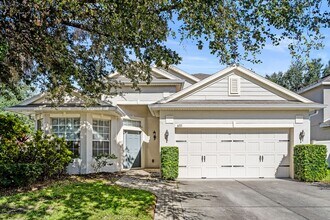 Building Photo - Lovely 3 Bedroom + Loft /Bedroom - 3 Baths...