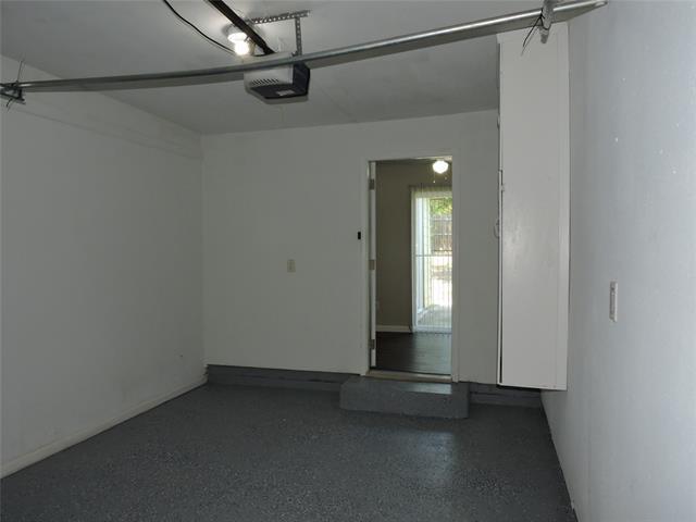 Building Photo - 11927 Hoblitzelle Dr
