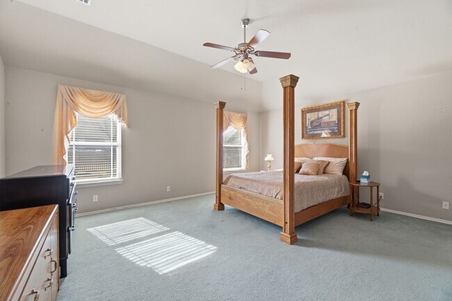 Building Photo - Move-in ready 3 Bed, 2.5 Bath, 3 Car, BA Schools