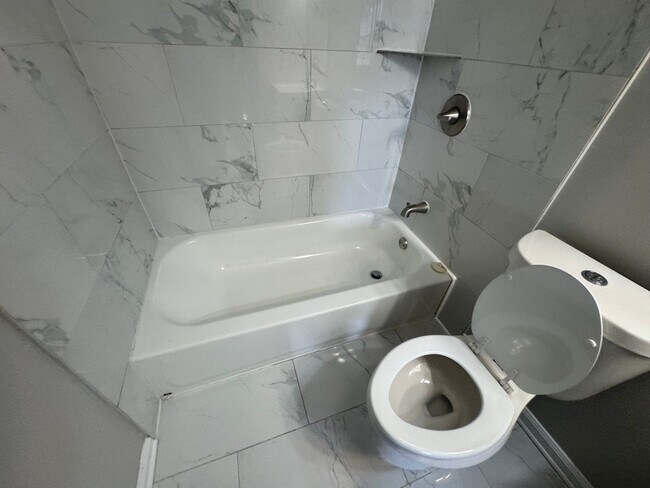 Building Photo - 3546 Christine Rd