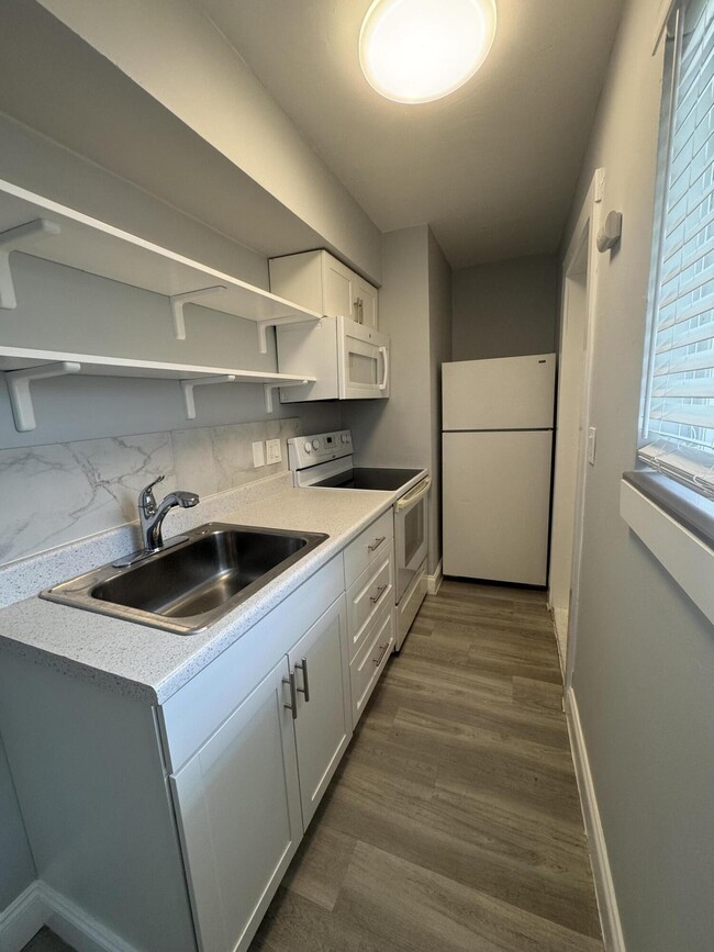 Building Photo - 1702 NE 9th St