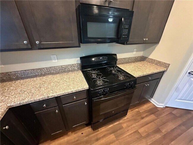 Building Photo - 348 Turtle Creek Dr