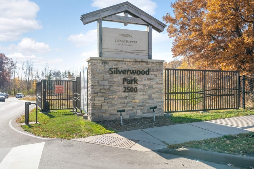 Silverwood Park - 2525 Maple Ln