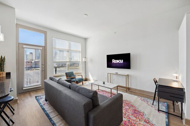 Building Photo - 264 N Walton St