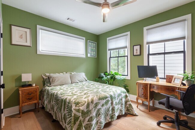 Building Photo - Stunning 4/3.5 Home in Highly Sought-After Area w/ 1300 Sq Ft of Outdoor Space!