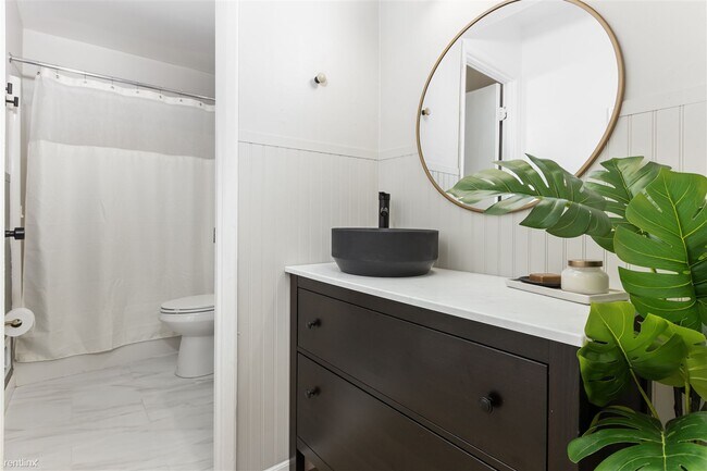 Building Photo - 3 br, 1.5 bath Townhome - 11247 Snowflake ...