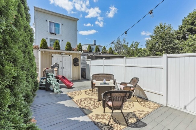 Building Photo - 7 Whitman Ave