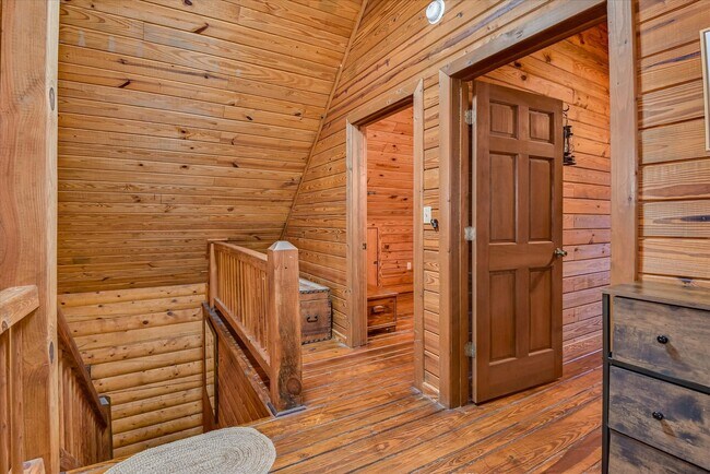 Building Photo - Fully Furnished Monthly Lake Cabin Rental | Available October – March