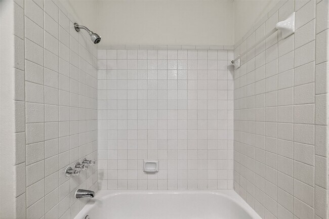 Building Photo - 3700 W Clay St