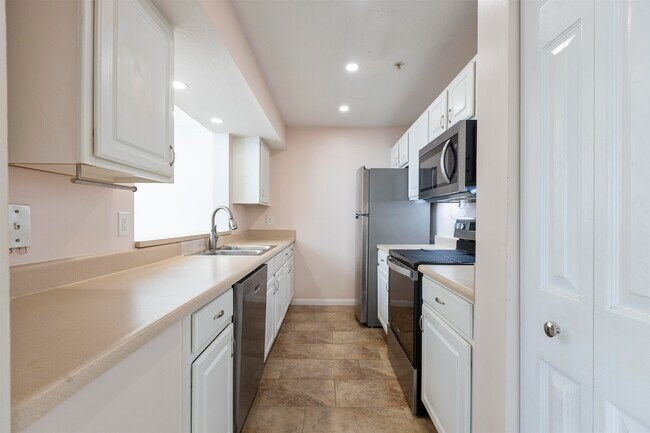 Building Photo - 206 16th St