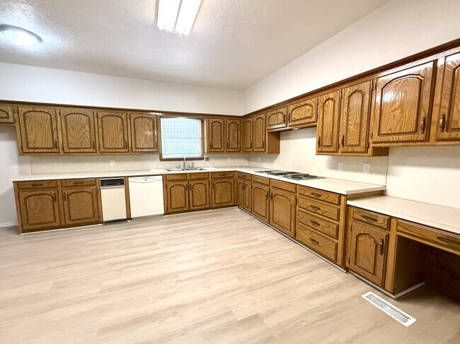 Building Photo - 901 Wolverton St