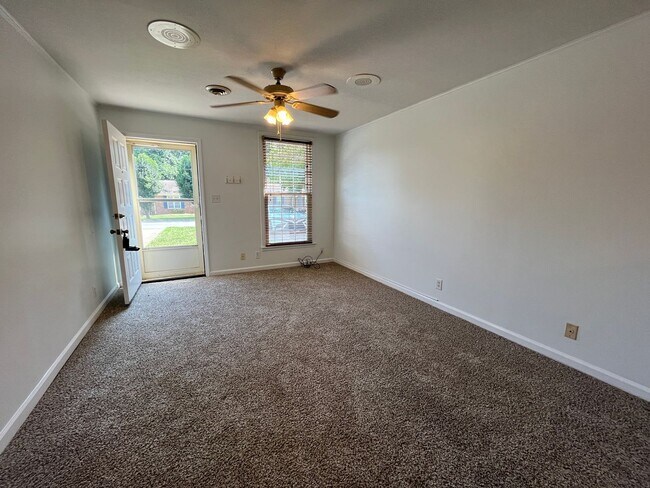 Building Photo - 3089 Woody Ln