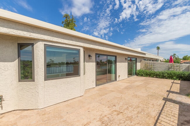 Building Photo - 8175 E Del Cuarzo Dr