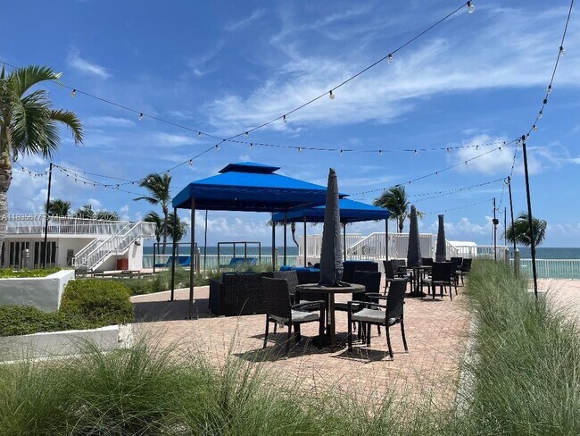 Building Photo - 5401 Collins Ave