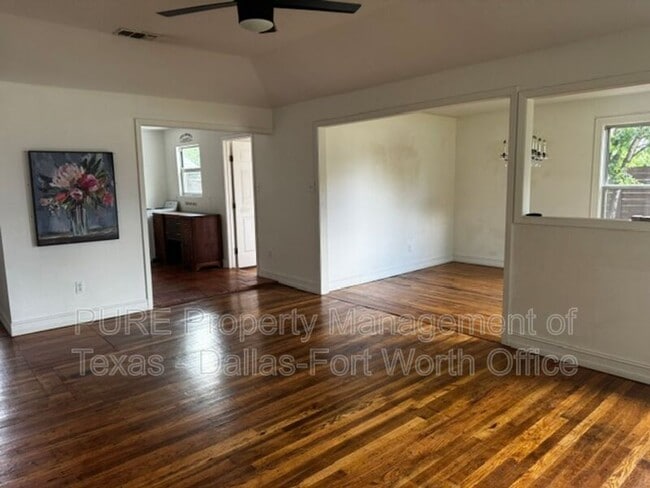 Building Photo - 2021 Bluebonnet Dr