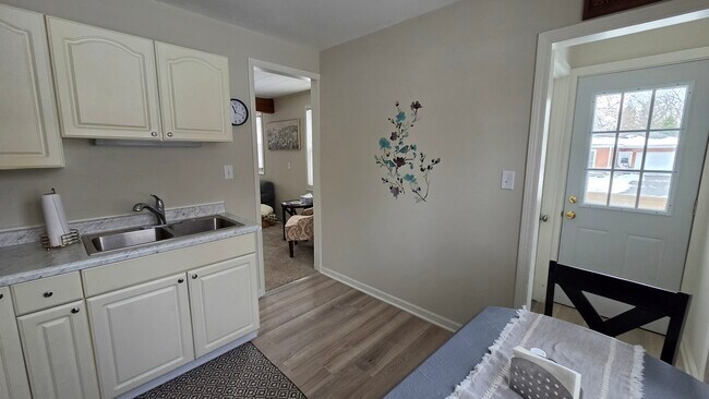 Building Photo - 542 Whitney Ave