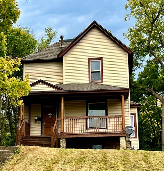 Primary Photo - 439 S Parker Dr