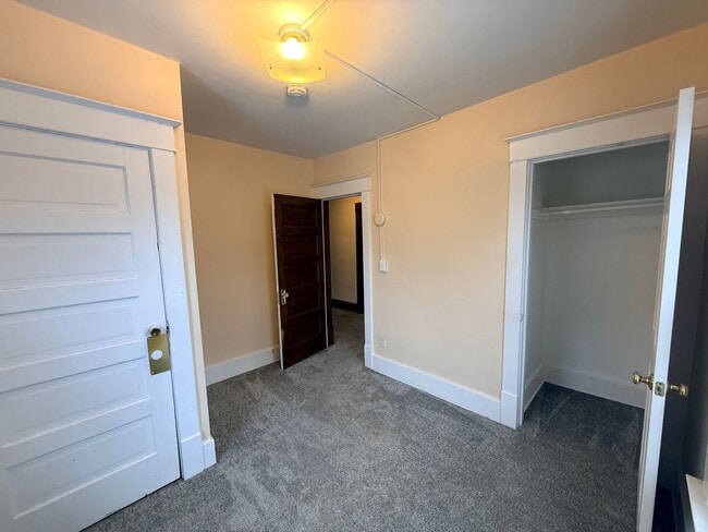 Building Photo - 4 Bedroom, 1.5 Bath Home – North East Grand Rapids