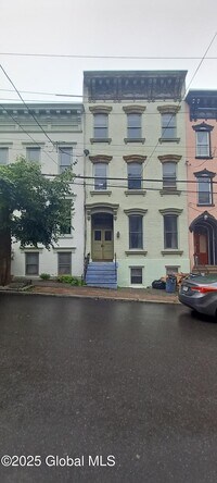 Building Photo - 11 Elm St