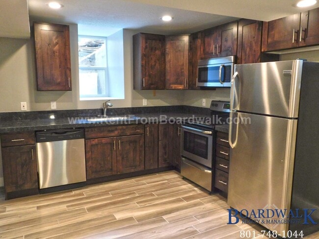 Building Photo - 555 S 900 E