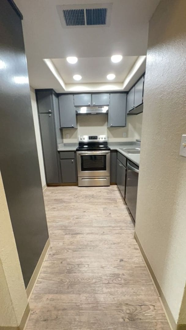 Building Photo - 2350 Pinedale Ave