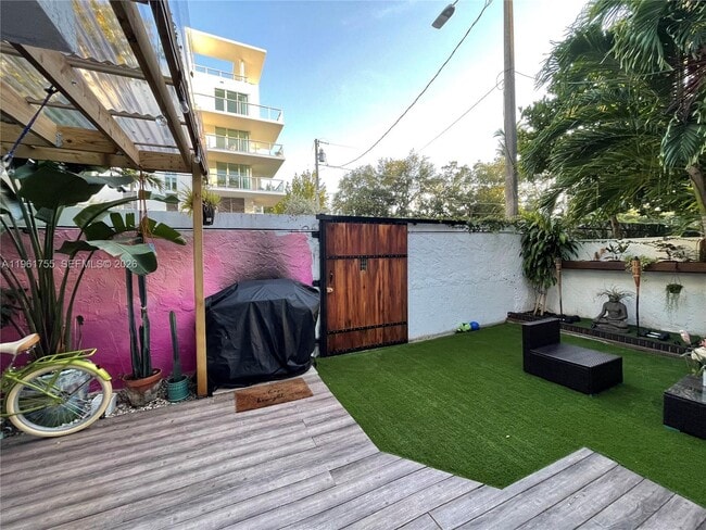 Building Photo - 723 NE 62nd St