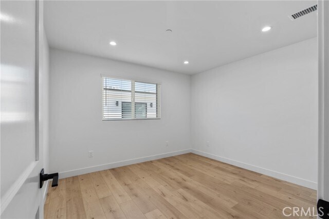 Building Photo - 11142 Woodley Ave