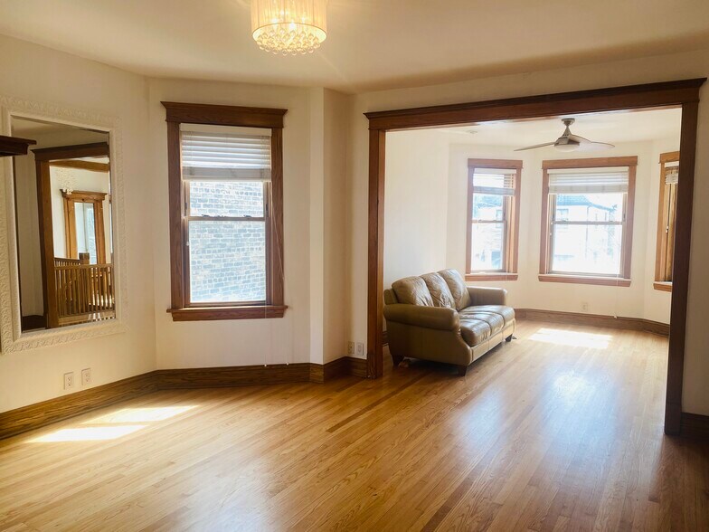 Frontroom view looking from Dining Room - 2014 W Fletcher St
