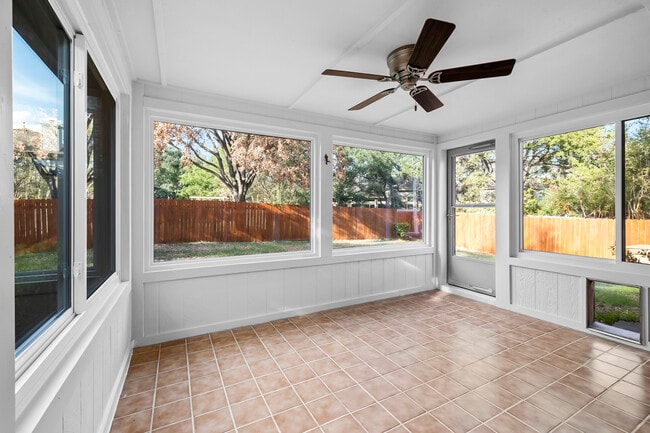 Building Photo - 6408 Back Bay Ln