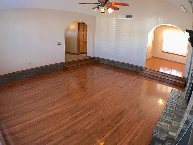 Building Photo - East El Paso Refrig A/C 3bed/2bath with Pool!