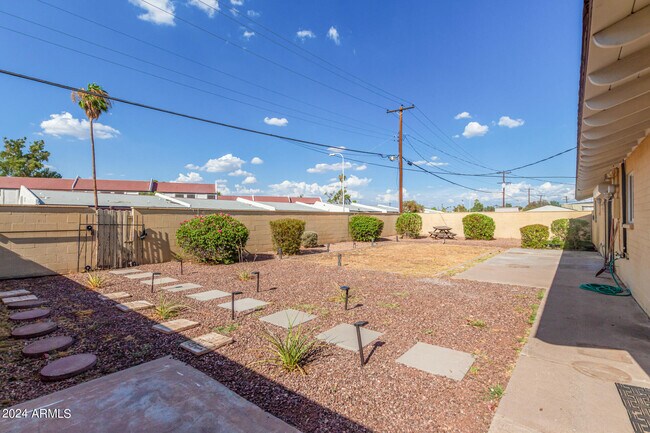 Building Photo - 1854 E Palmcroft Dr