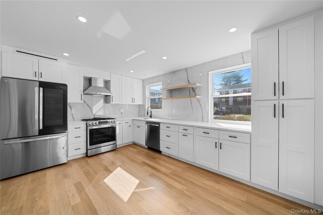 Building Photo - 68-21 Cloverdale Ln