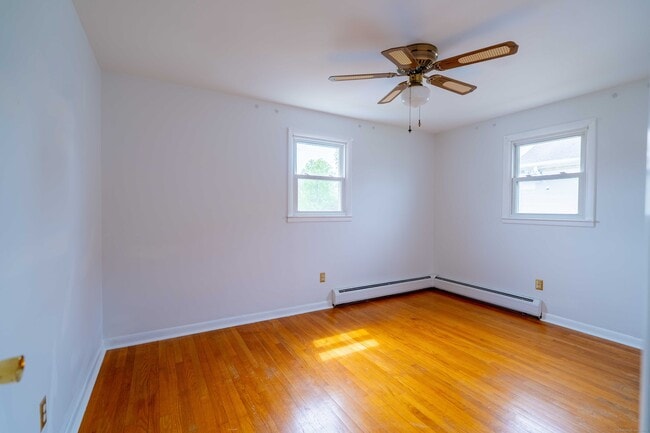 Building Photo - 326 Grovers Ave