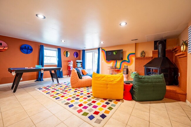 Building Photo - 615 N Staats Dr