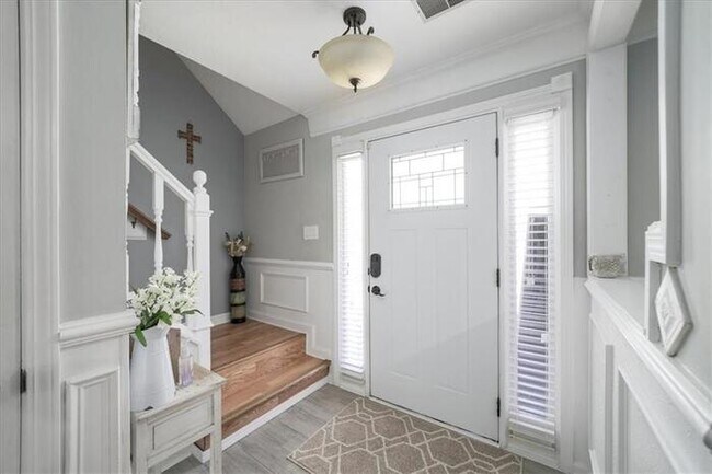 Building Photo - 4 bedroom house in Lawrenceville with cozy...