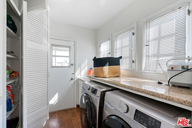 Building Photo - 10530 Kinnard Ave