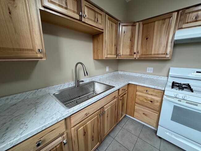 Building Photo - 2905 Glenmore Ave