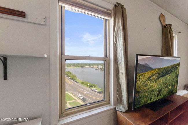 Building Photo - 400 Deal Lake Dr