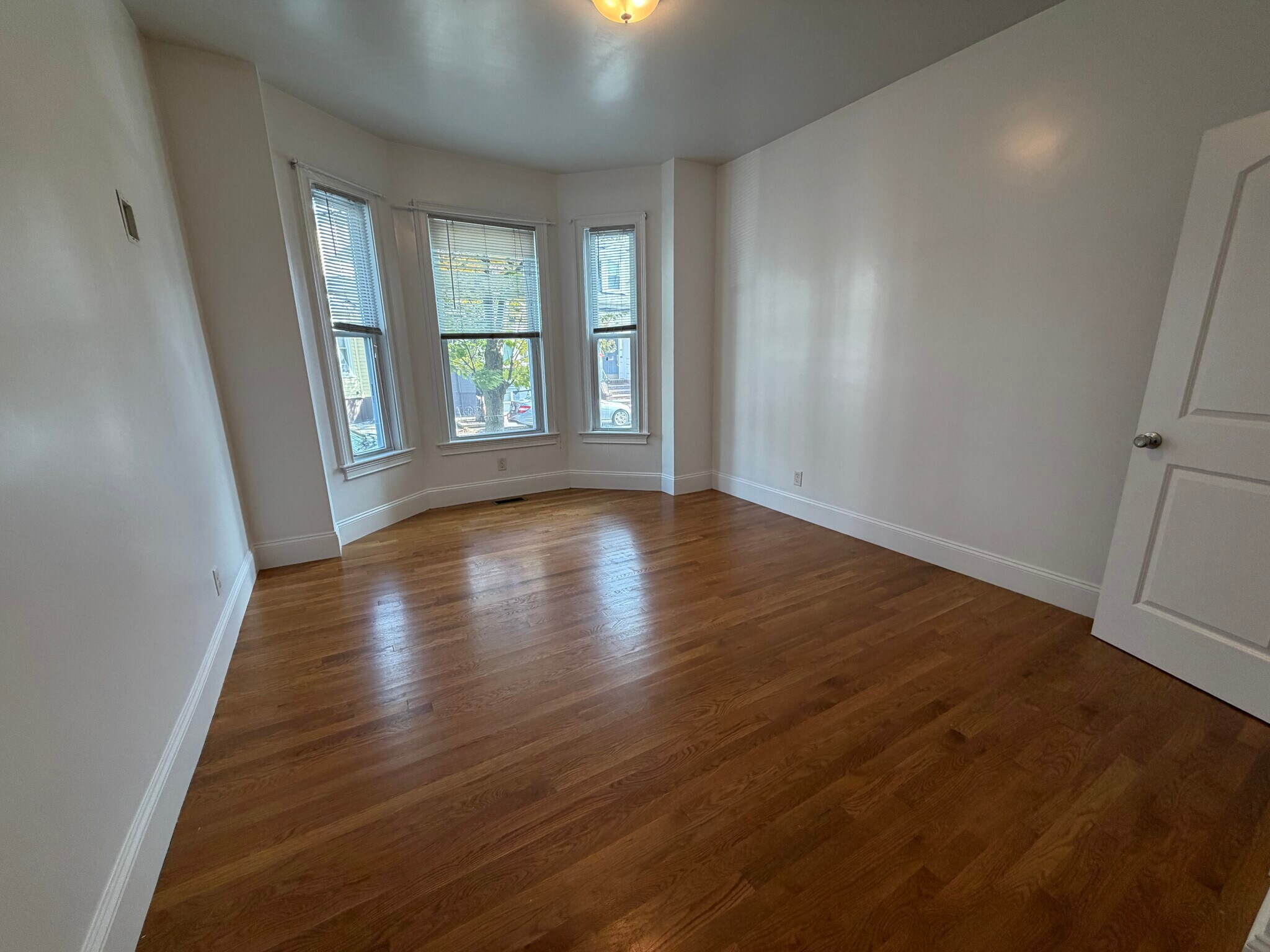 Building Photo - 157 M St