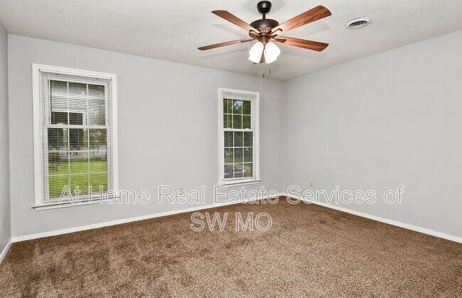 Building Photo - 834 E Manchester Dr