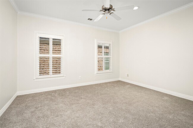 Building Photo - 1505 Potomac Dr