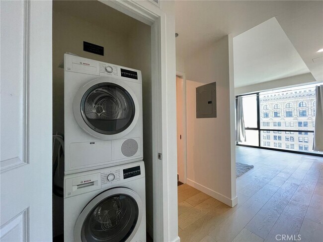 Building Photo - 400 S Broadway-1202-1202