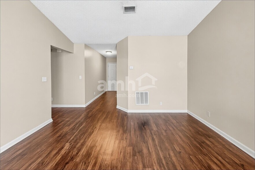 Building Photo - 12612 Ashglen Dr N